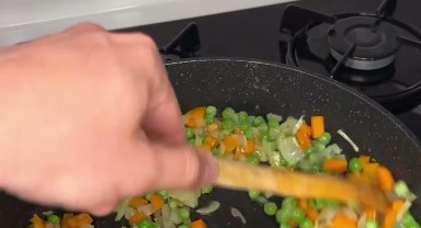 A101'den Çıtır Milföylü Tavuk Güveç Tarifi Paylaşıldı