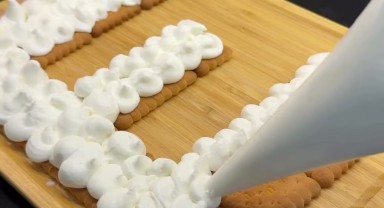 A101'den Haftasonu İçin Harf Pasta Tarifi Paylaşımı