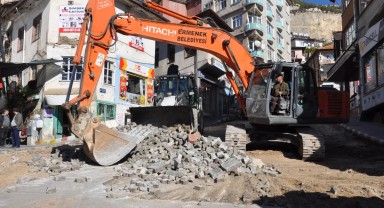 Ermenek Belediyesi Şehrin Her Köşesinde Çalışmalarını Sürdürüyor