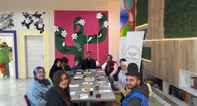 Karaman Gençlik Merkezi'nde Düşünsel Derinlikli Kitap Tahlili Oturumu Gerçekleşti