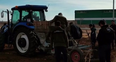 Kazımkarabekir'de 2026 Yılı Lale Ekimleri Kaymakam Zıvlak'ın Katılımıyla Yapıldı