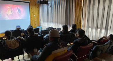 Başyayla Ortaokulu Öğrencileri Rehabilitasyon Merkezi Çocuklarıyla Film İzledi