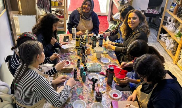 Karaman Çocuk Evleri Kız Öğrencileri Hobi Sanat Merkezinde Ahşap Boyama Yaptı