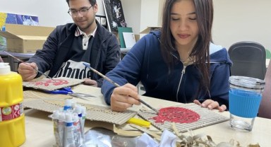 Karaman Gençlik Merkezi'nde Gençlerin Hayal Gücü Kartona Baskıya Dönüştü