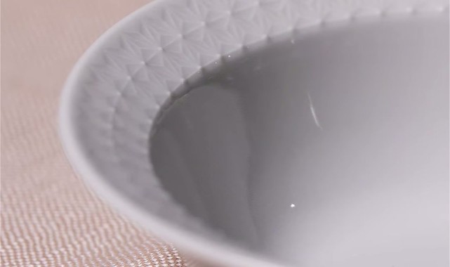 BİM'den 18 Parça Rölfeyli Porselen Yemek Takımı Kampanyası