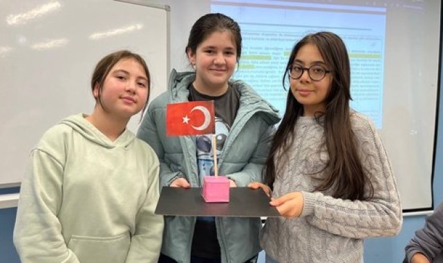 Deneyap Atölyesi Öğrencilerinden Türk Bayrağına Destek