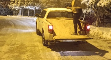 Ermenek'te Karla Mücadele: Ekipler Gece Boyunca Tuzlama Yaptı