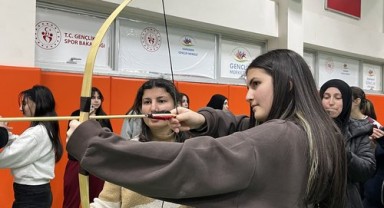 Güzel Sanatlar Lisesi Öğrencilerine Okçuluk Eğitimi Verildi