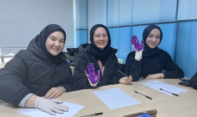 Karaman Gençlik Merkezi'nden Mor Baskılarla Kanser Farkındalığı