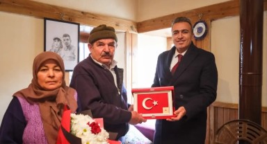 Vali Çiçek, Şehit Cihat Çevik'in Ailesini Ziyaret Etti