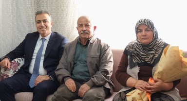 Vali Çiçek, Şehit Mehmet Kızılca'nın Ailesini Ziyaret Etti