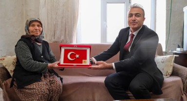 Vali Hayrettin Çiçek, Şehit Yusuf Ünlü'nün Annesi İsmihan Ünlü'yü Ziyaret Etti