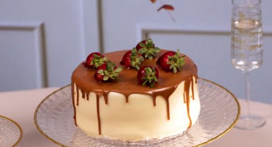 BİM'den Yeni Ürün: Colorina Altın Rimli Ayaklı Kek Tabağı Raflarda