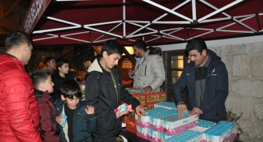 Ermenek'te Kadir Gecesi Özel Programı Sonrası Vatandaşlara İkram