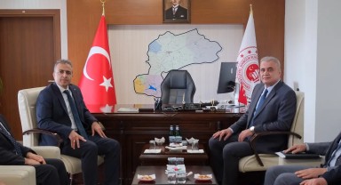 Karaman Valisi Hayrettin Çiçek Çevre, Şehircilik ve İklim Değişikliği İl Müdürlüğünü Ziyaret Etti