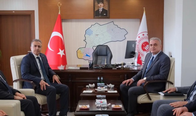 Karaman Valisi Hayrettin Çiçek Çevre, Şehircilik ve İklim Değişikliği İl Müdürlüğünü Ziyaret Etti