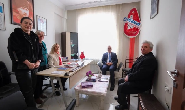 Karaman Valisi Hayrettin Çiçek, Türk Kadınlar Birliği'ni Ziyaret Etti