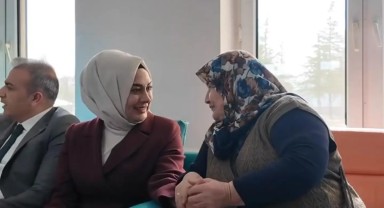 Karaman Valisi ve Eşi Huzurevini Ziyaret Etti