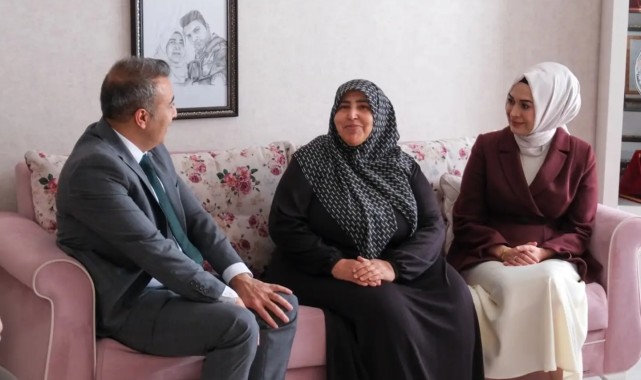 Karaman Valisi ve Eşi Şehit Ailesini Ziyaret Etti