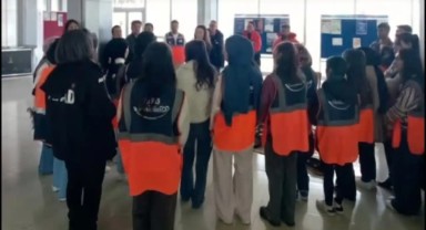 Karaman'da Deprem Haftası Etkinlikleri Kapsamında Bilgilendirme Standı Açıldı