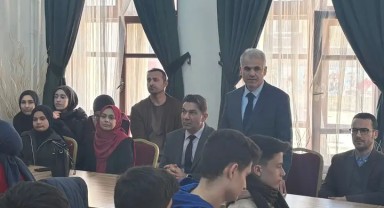 Karaman'da Mehmet Âkif Paneli: Gençler Şairi Anlattı