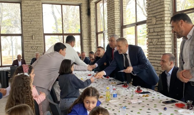 Kazımkarabekir'de Bayramlaşma: Kaymakam Zıvlak ve Başkan Demir Vatandaşlarla Buluştu