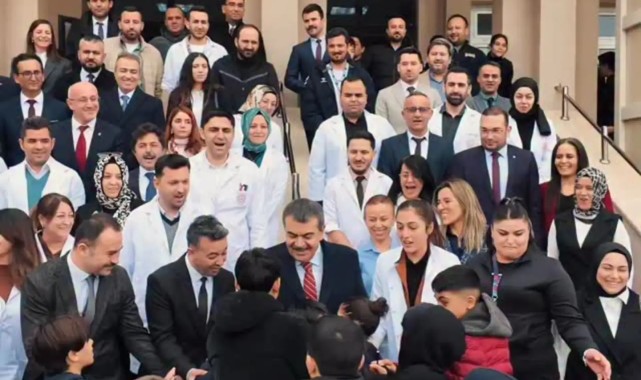 Milli Eğitim Bakanı Yusuf Tekin, Karaman'daki Toki Ortaokulu'nu Ziyaret Etti