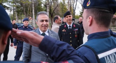 Vali Çiçek, Jandarma Merkez İlçe Komutanlığını Ziyaret Etti