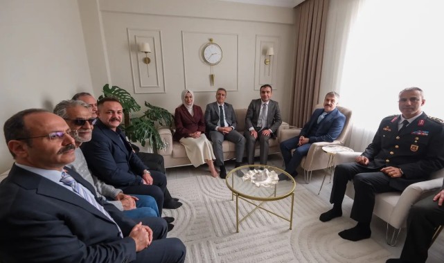 Vali Çiçek ve Eşi, Pençe-Kilit Gazisi Andaç'ı Ziyaret Etti