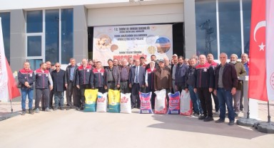 Karaman'da Tarım Arazileri Kullanımın Etkinleştirilmesi Projesi Kapsamında Tohumlar Üreticilere Dağıtıldı