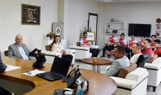 Karamanlı Öğrenciler Yunanistan'da Robot Yarışmasında Dünya Şampiyonu Oldu