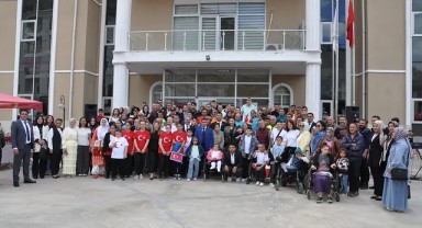 Ermenek'te Engelliler Haftası Etkinliği Lütfi Elvan Kent Meydanı'nda Düzenlendi