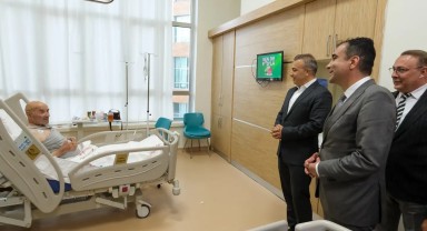 Karaman Valisi Çiçek ve Başkan Kalaycı Hastanede Bayram Ziyareti Gerçekleştirdi