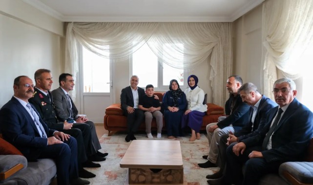 Karaman Valisi Hayrettin Çiçek ve Eşi Gaziyi Ziyaret Etti