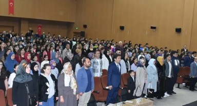 Karaman'da Öğrenciler İngilizceyi Sahneye Taşıdı: English Fest Finali