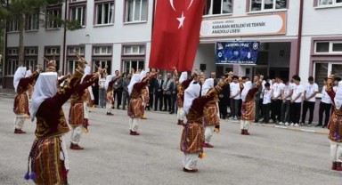 Karaman'da TÜBİTAK 4006 Bilim Fuarı Öğrencilerin Projeleriyle Açıldı