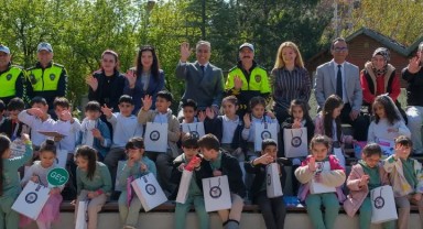Vali Çiçek, Çocuk Trafik Eğitim Parkı'nda Trafik Haftası Etkinliklerine Katıldı