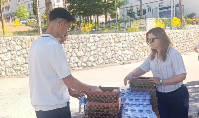 Ermenek Belediyesi'nden YKS'ye Giren Öğrencilere ve Ailelerine İkram