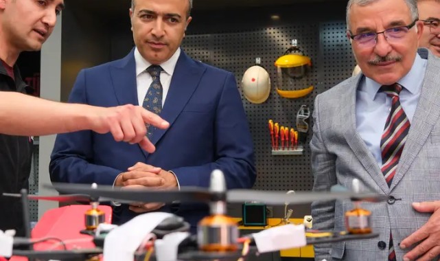 Vali Çiçek, KMÜ Milli Teknoloji Atölyesi'ni Ziyaret Etti