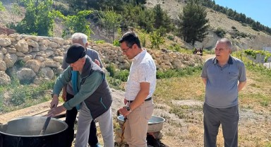 Karaman'da Huzurevinde Aşure Geleneği Yaşatıldı