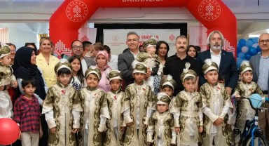 Vali Çiçek, İhtiyaç Sahibi 21 Çocuğun Sünnet Şölenine Katıldı