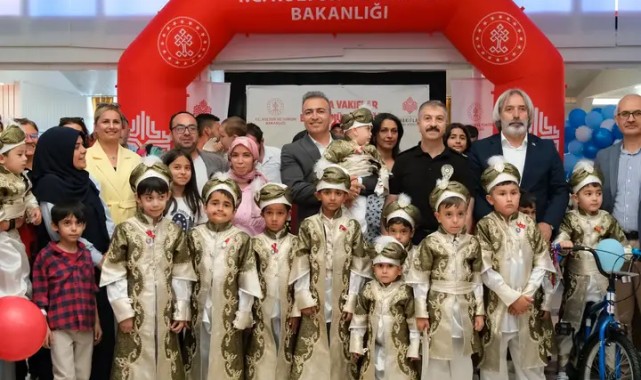 Vali Çiçek, İhtiyaç Sahibi 21 Çocuğun Sünnet Şölenine Katıldı
