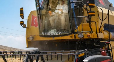 Vali Hayrettin Çiçek Arpa Hasadına Katıldı: Verimlilik Vurgusu