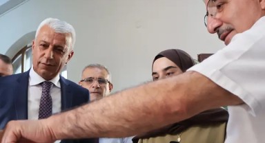 Karaman'da Ayşenur Yağcı'nın 'İçimden Yansımalar' Sergisi Açıldı