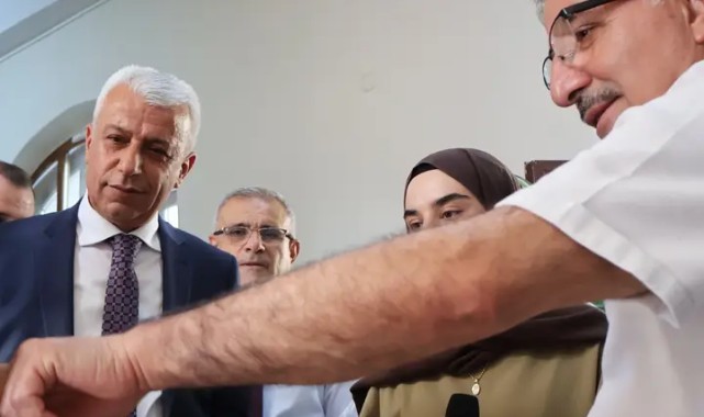 Karaman'da Ayşenur Yağcı'nın 'İçimden Yansımalar' Sergisi Açıldı