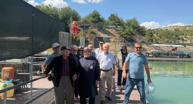 Karaman'da Huzurevi Sakinlerinden Turkuaz Gölü'nde Unutulmaz Tekne Turu