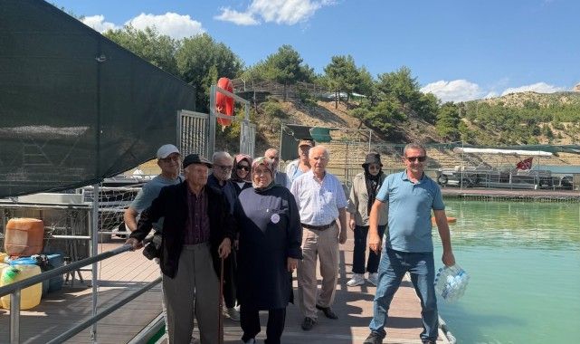 Karaman'da Huzurevi Sakinlerinden Turkuaz Gölü'nde Unutulmaz Tekne Turu