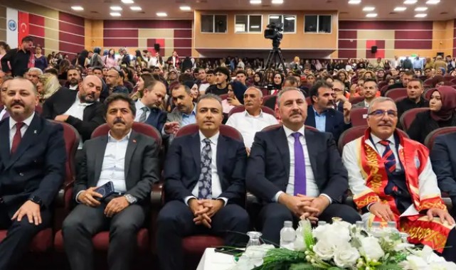 Vali Çiçek ve Adalet Bakanı Gül, KMÜ Akademik Yıl Açılış Töreni'ne Katıldı