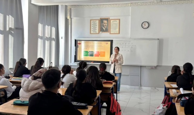 Ermenek'te Öğrencilere Siber Zorbalık ve Teknoloji Eğitimi Verildi