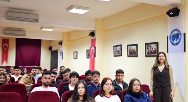 Ermenek'te Üniversite Öğrencilerine Sosyal Hizmet Eğitimi